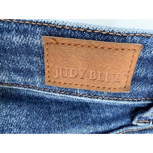 Judy Blue Distressed Denim Shorts Womens Large Blue Cutoff Frayed Hem EUC - Picture 9 of 9